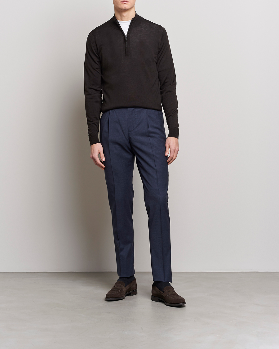 Herr | Tröjor | John Smedley | Barrow Extra Fine Merino Half Zip Dark Cocoa
