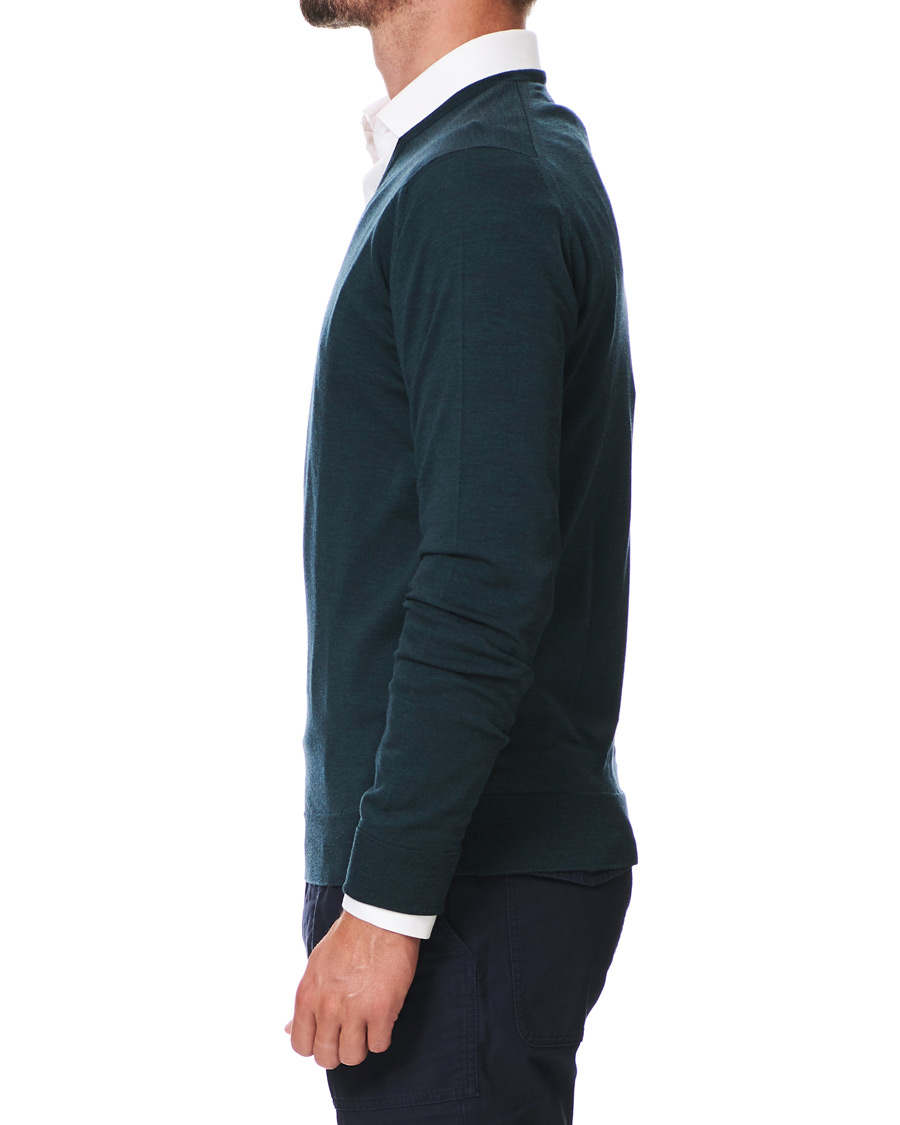 Herr | Tröjor | John Smedley | Bobby Extra Fine Merino V-Neck Pullover Racing Green