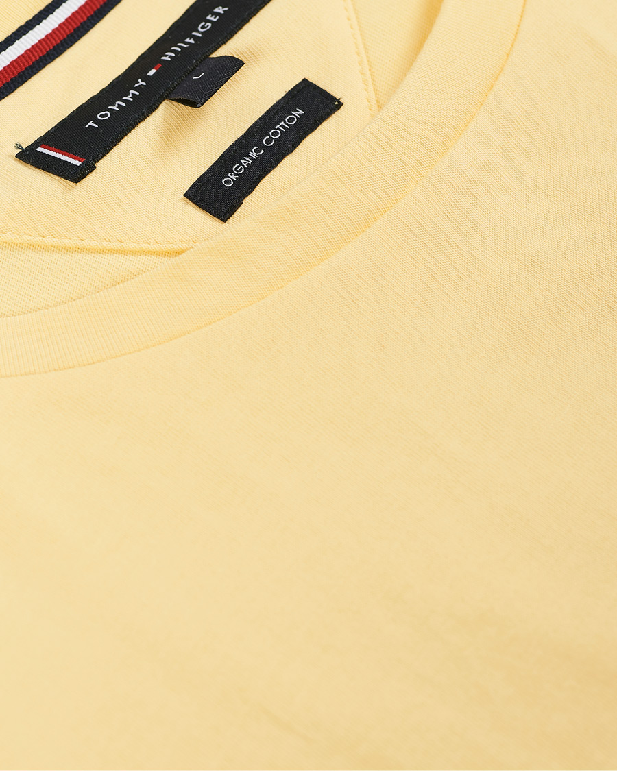 Herr | T-Shirts | Tommy Hilfiger | Logo Crew Neck Tee Delicate Yellow