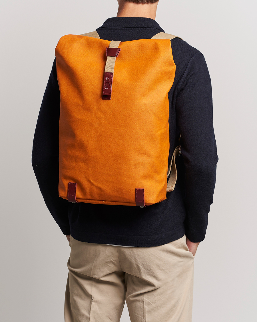 Herr |  | Brooks England | Pickwick Cotton Canvas 26L Backpack Goose Beak/Maroon