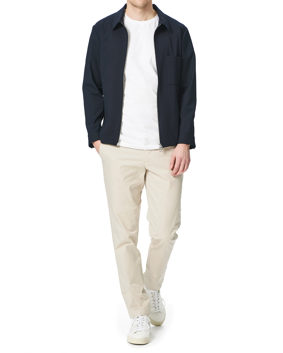 Herr | Byxor | J.Lindeberg | Chaze Super Satin Strech Chinos Sand Grey