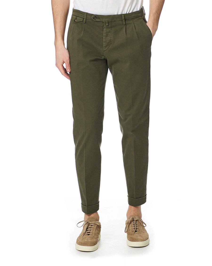 Herr | Byxor | Briglia 1949 | Easy Fit Pleated Cotton Chinos Olive