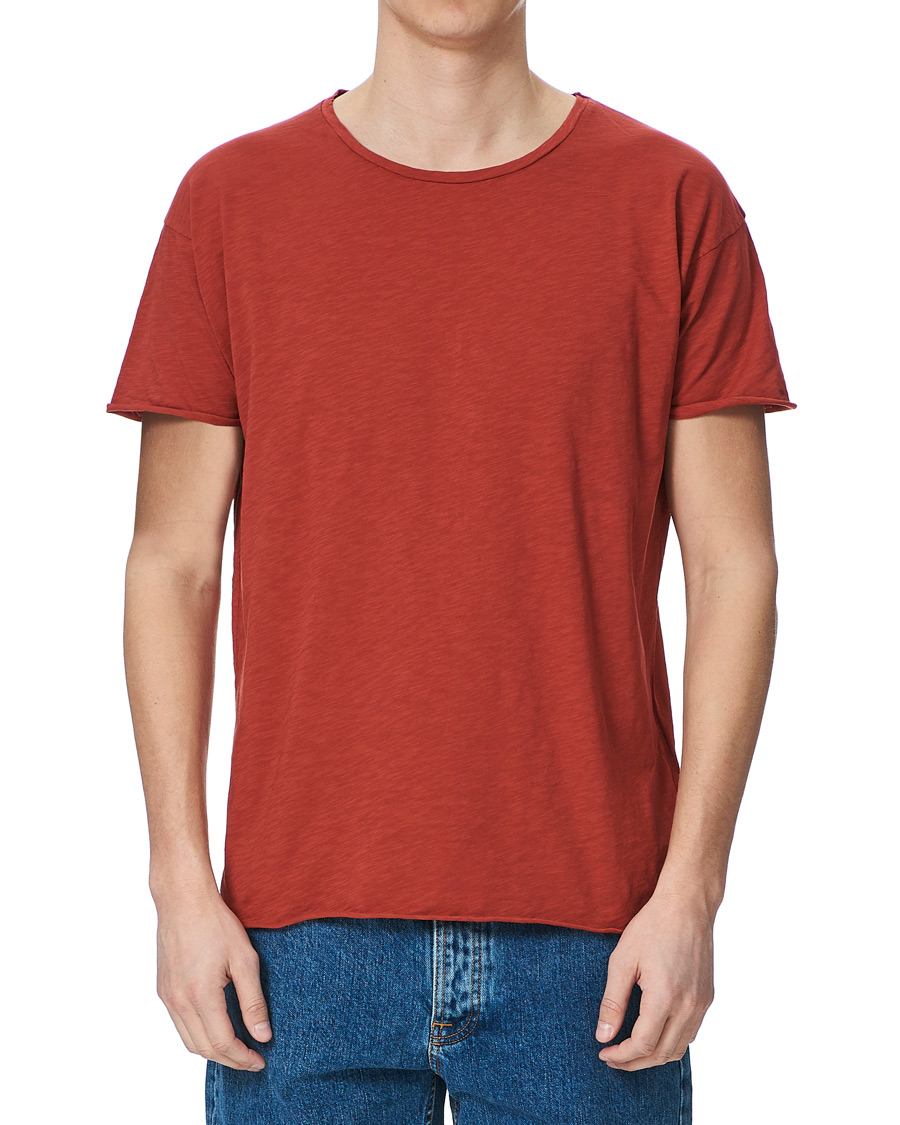 Herr | T-Shirts | Nudie Jeans | Roger Slub Crew Neck Tee Poppy Red