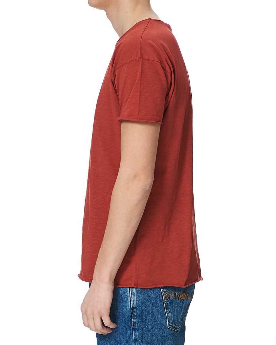 Herr | T-Shirts | Nudie Jeans | Roger Slub Crew Neck Tee Poppy Red