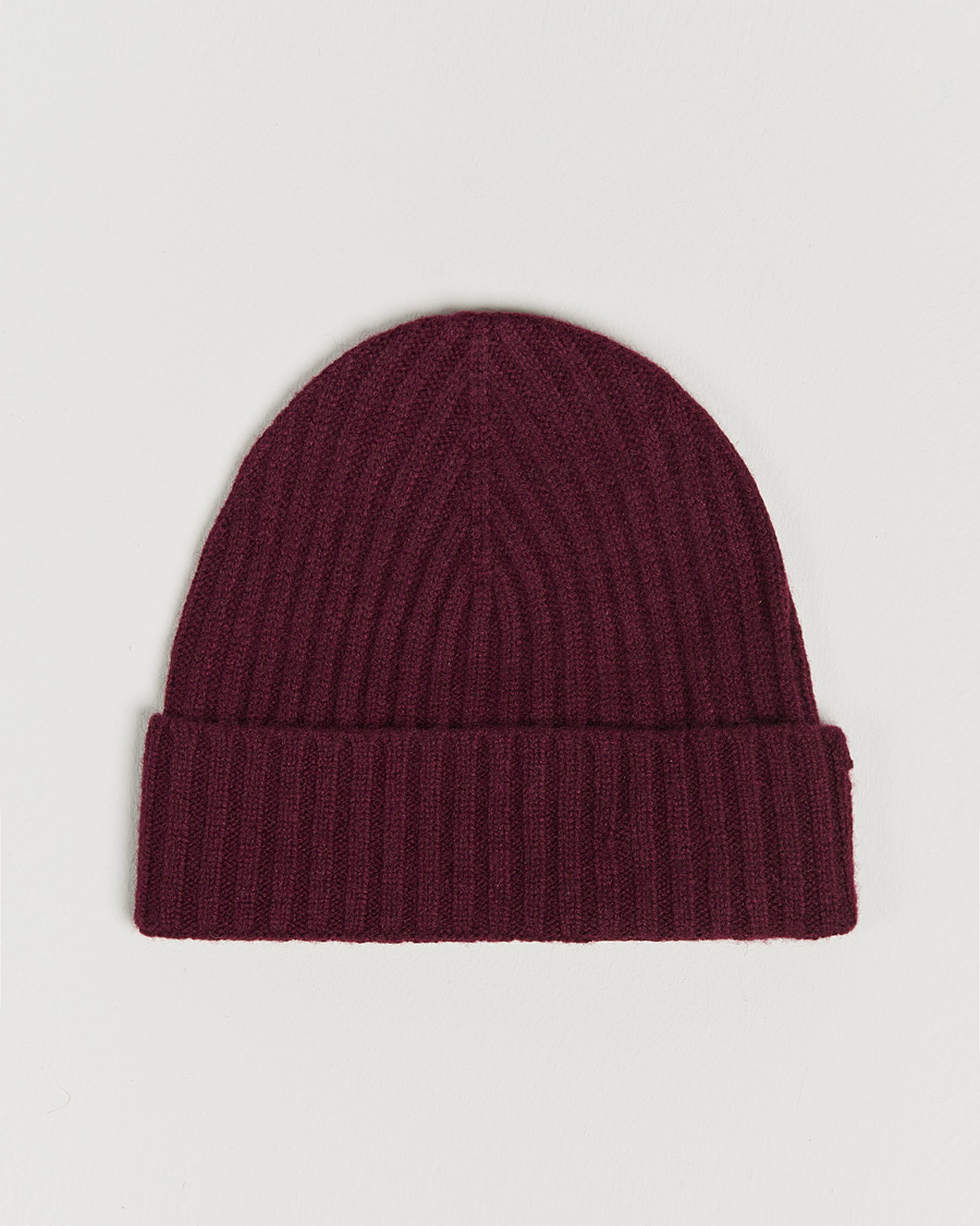 Herr | Amanda Christensen Rib Knitted Cashmere Cap Bordeaux | Amanda Christensen | Rib Knitted Cashmere Cap Bordeaux