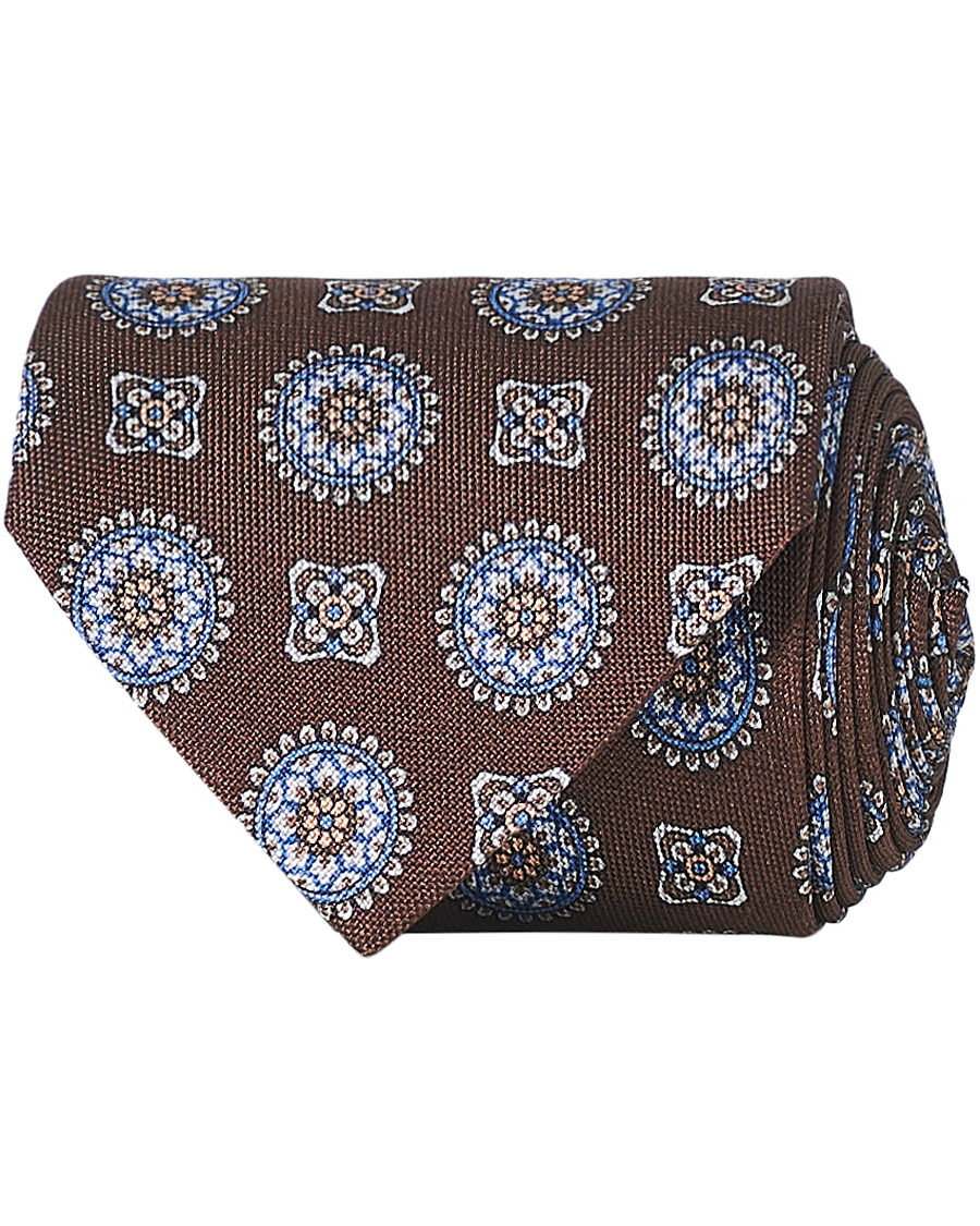 Herr | Amanda Christensen Silk Oxford 8 cm Printed Medallion Tie Brown | Amanda Christensen | Silk Oxford 8 cm Printed Medallion Tie Brown