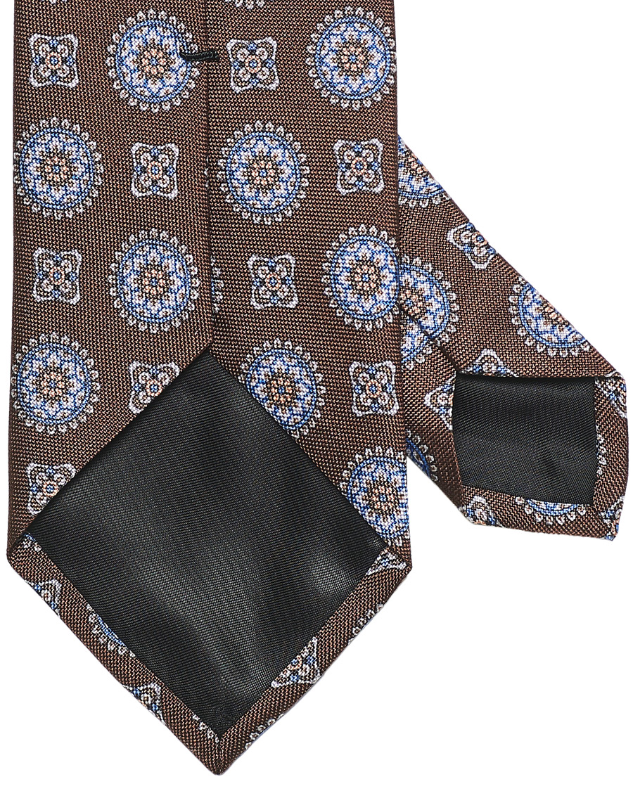 Herr | Amanda Christensen Silk Oxford 8 cm Printed Medallion Tie Brown | Amanda Christensen | Silk Oxford 8 cm Printed Medallion Tie Brown