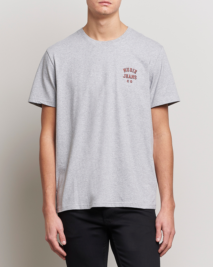 Herr | T-Shirts | Nudie Jeans | Roy Logo Crew Neck Tee Grey melange