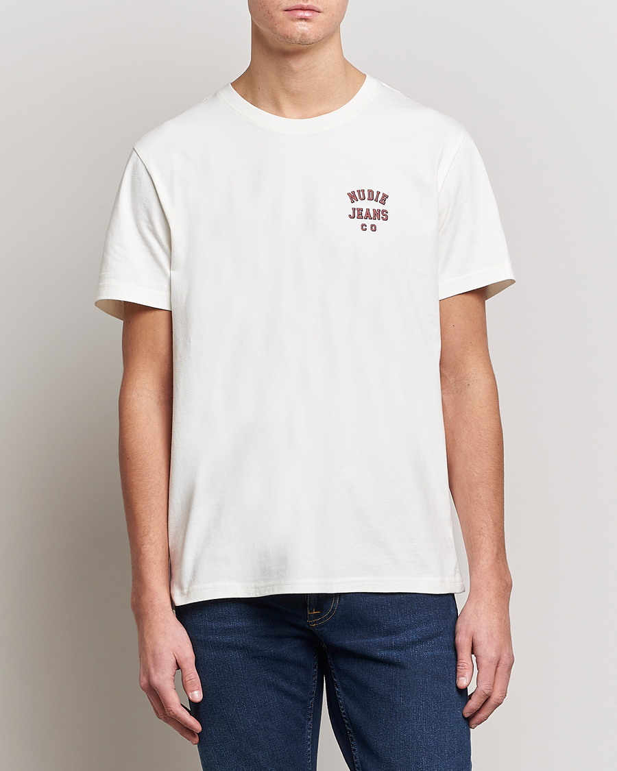 Herr | Nudie Jeans | Nudie Jeans | Roy Logo Crew Neck Tee Off White