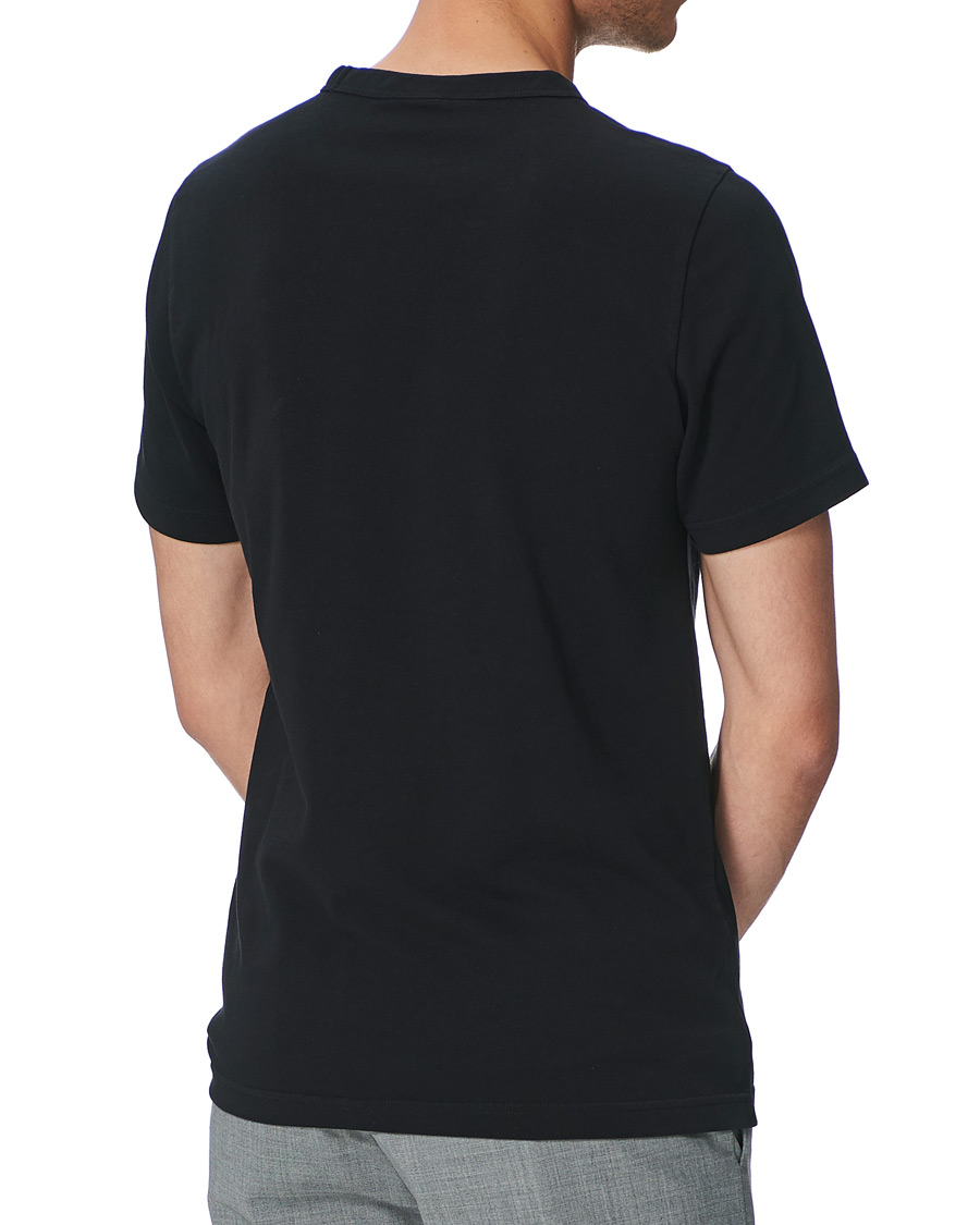 Herr | T-Shirts | Peak Performance | Moment Organic Cotton Tee Black