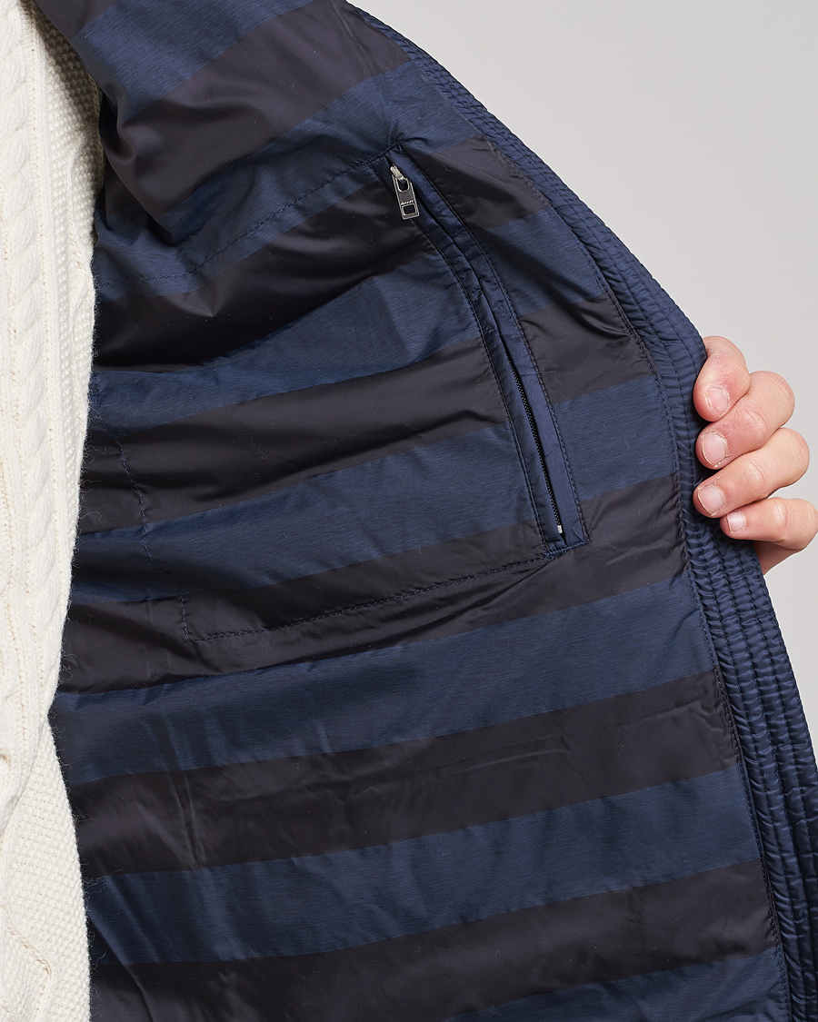 Herr | Västar | GANT | The Light Down Gilet Evening Blue