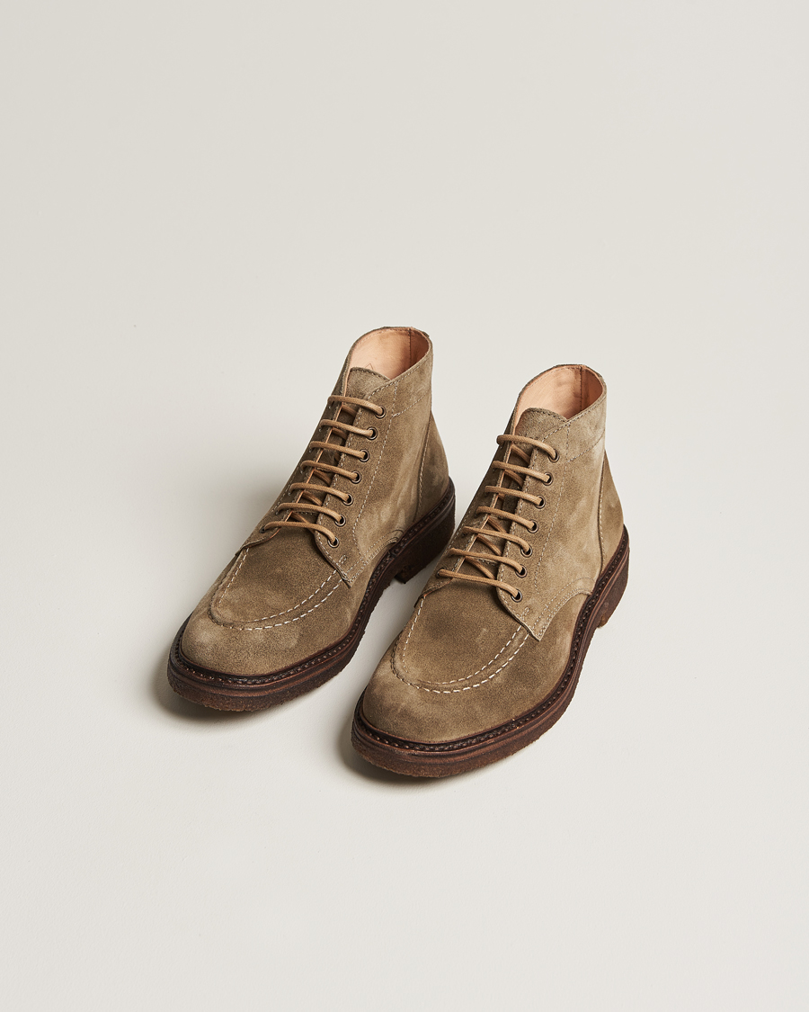 Herr | Rea skor | Astorflex | Nuvoflex Lace Up Boot Stone Suede