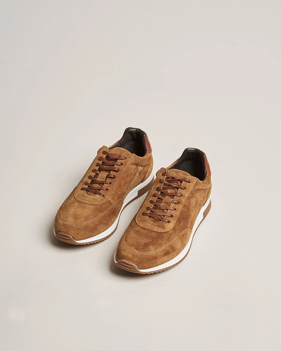 Herr | Avdelningar | Design Loake | Bannister Running Sneaker Tan Suede