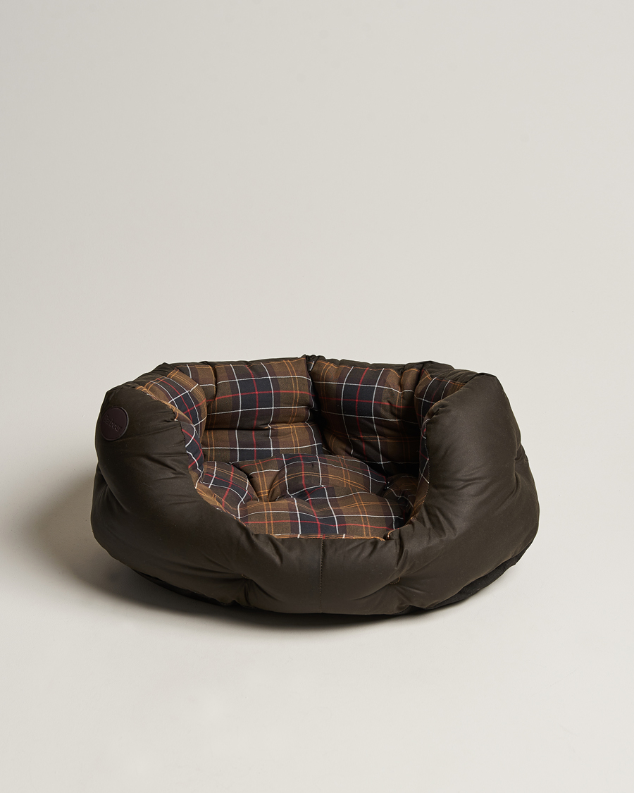 Herr | Barbour Lifestyle Wax Cotton Dog Bed 24' Olive | Barbour Lifestyle | Wax Cotton Dog Bed 24' Olive