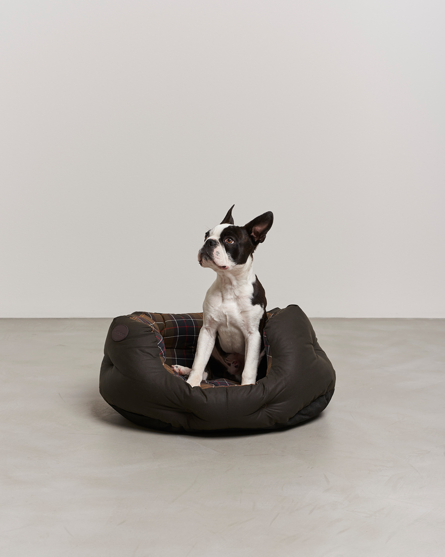 Herr | Barbour Lifestyle Wax Cotton Dog Bed 24' Olive | Barbour Lifestyle | Wax Cotton Dog Bed 24' Olive