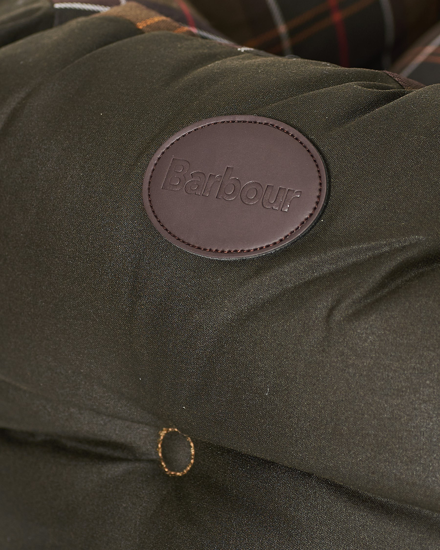 Herr | Barbour Lifestyle Wax Cotton Dog Bed 24' Olive | Barbour Lifestyle | Wax Cotton Dog Bed 24' Olive