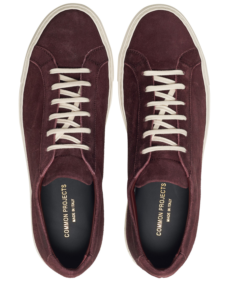 Herr | Common Projects Original Achilles Sneaker Bordeaux Waxed Suede | Common Projects | Original Achilles Sneaker Bordeaux Waxed Suede