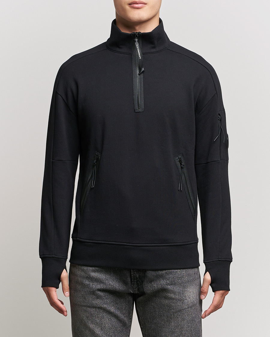 Herr | Avdelningar | C.P. Company | Diagonal Raised Fleece Half Zip Lens Sweatshirt Black