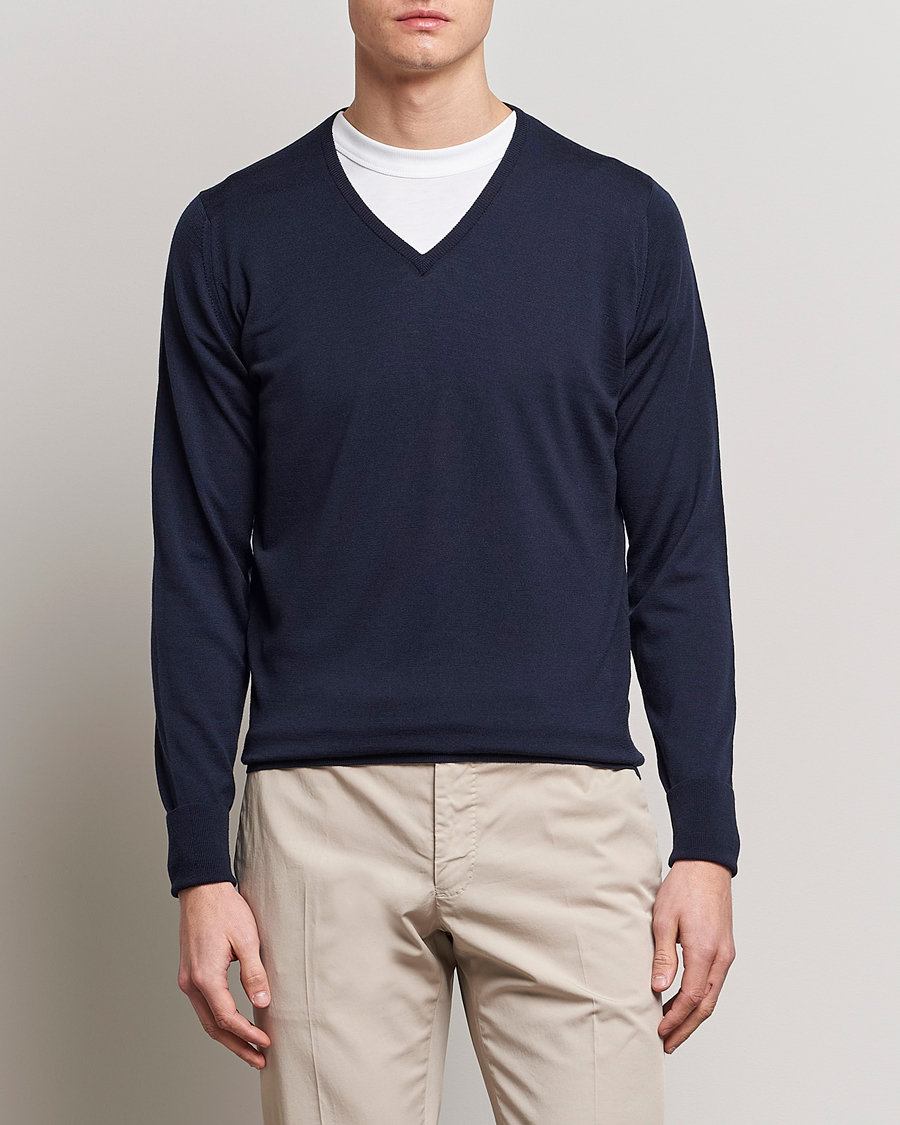 Herr | Avdelningar | John Smedley | Bobby Extra Fine Merino V-Neck Pullover Midnight