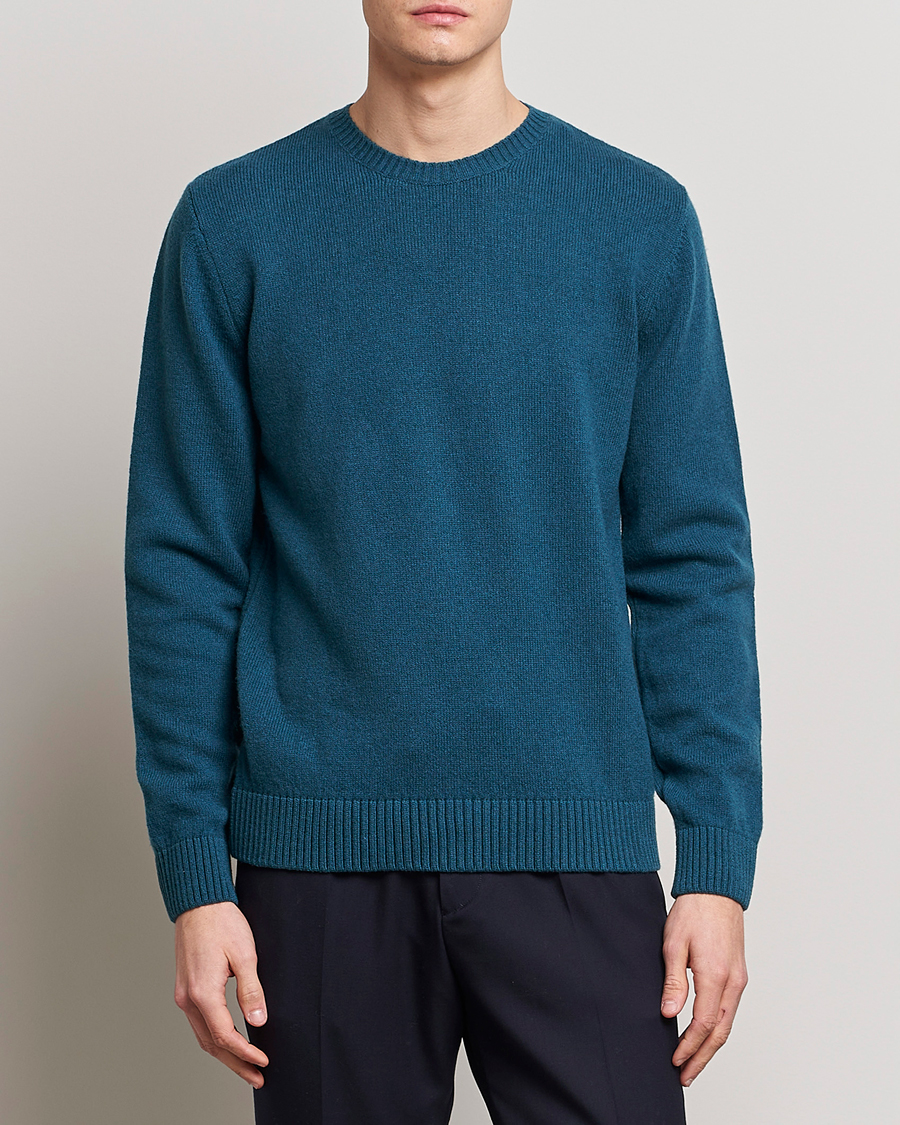 Herr | Stickade tröjor | Colorful Standard | Classic Merino Wool Crew Neck Ocean Green