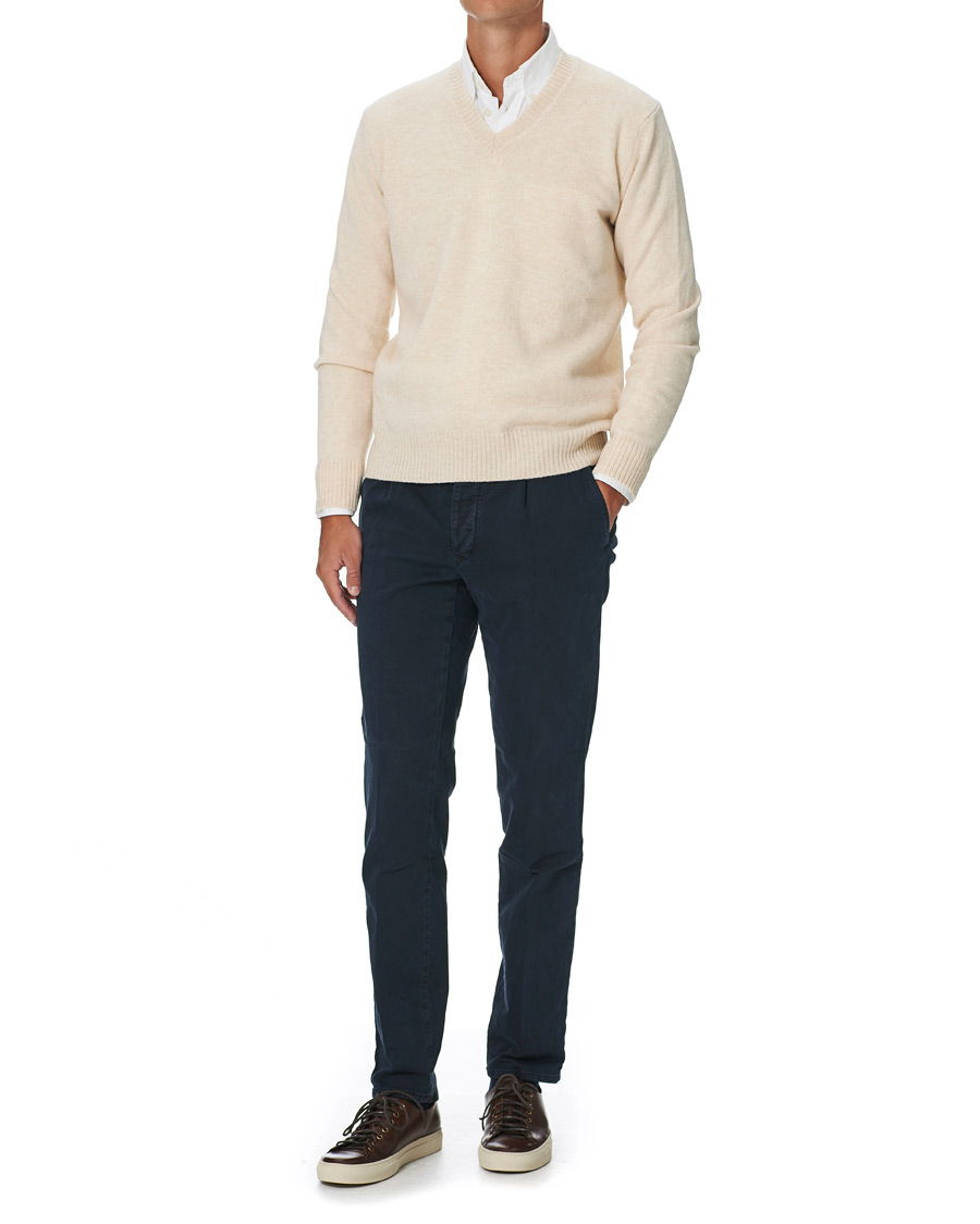 Herr | Tröjor | Oscar Jacobson | Lionel Heavy Wool V-Neck Creme