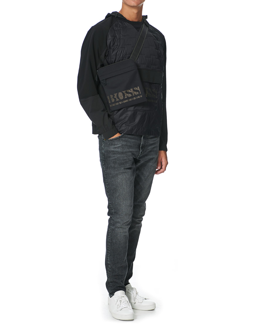 Herr | BOSS Athleisure Magnified Shoulder Bum Bag Black | BOSS GREEN | BOSS Athleisure Magnified Shoulder Bum Bag Black