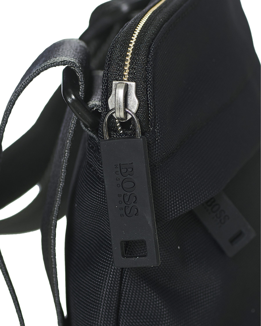 Herr | BOSS Athleisure Magnified Shoulder Bum Bag Black | BOSS GREEN | BOSS Athleisure Magnified Shoulder Bum Bag Black
