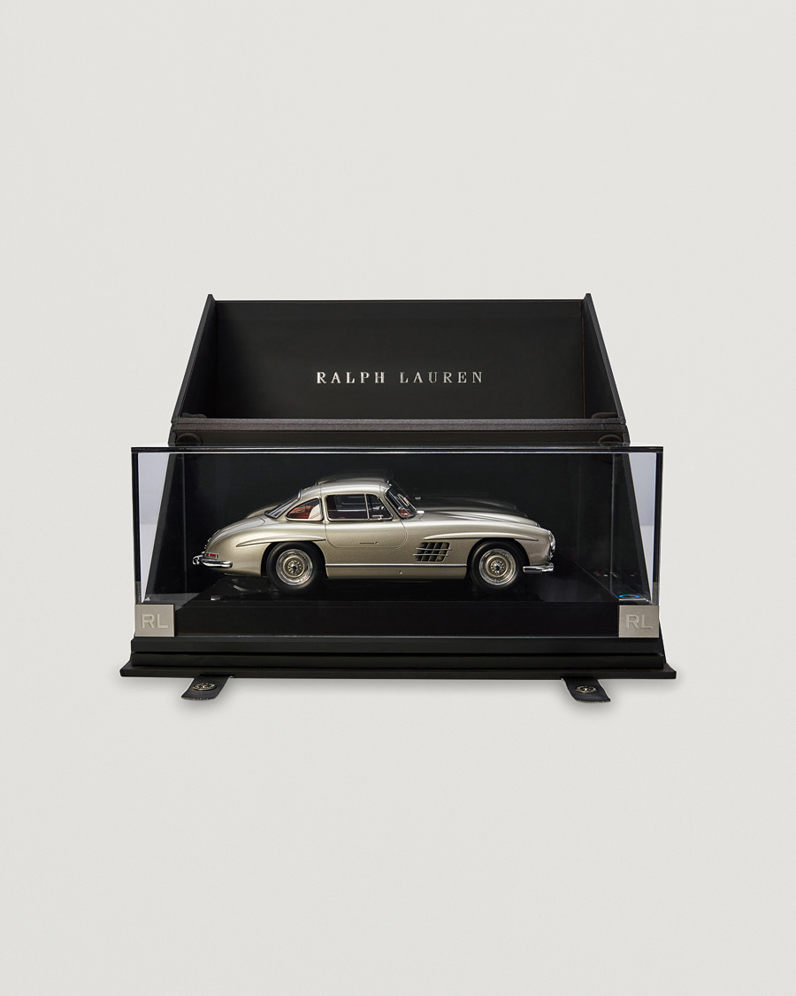 Herr |  | Ralph Lauren Home | 1955 Mercedes Gullwing Coupe Model Car Silver