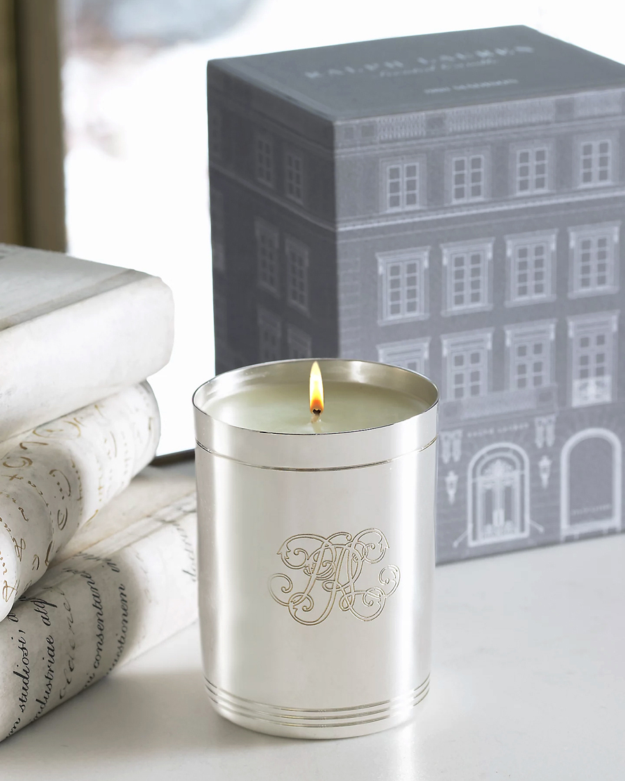 Herr |  | Ralph Lauren Home | 888 Madison Flagship Single Wick Candle Silver