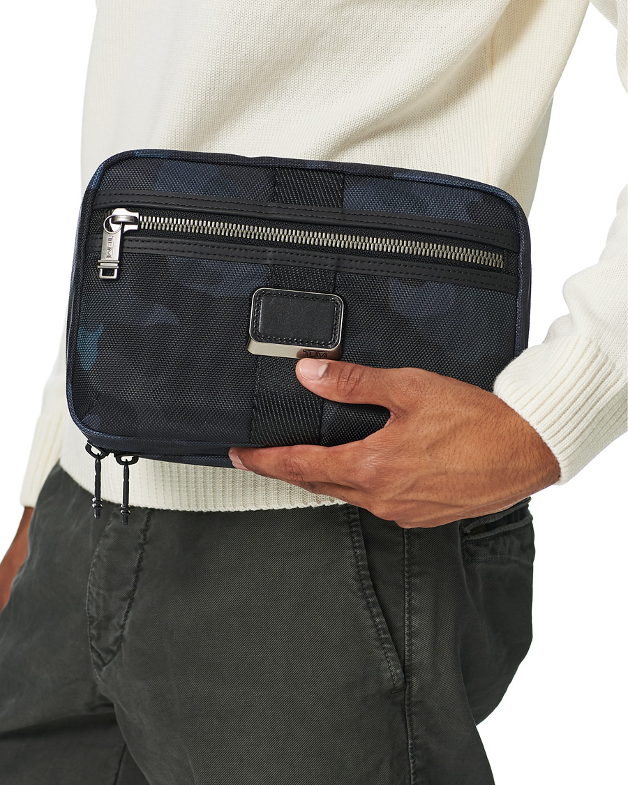 Herr | TUMI Alpha Bravo Reno Travel Kit Navy Camouflage | TUMI | Alpha Bravo Reno Travel Kit Navy Camouflage