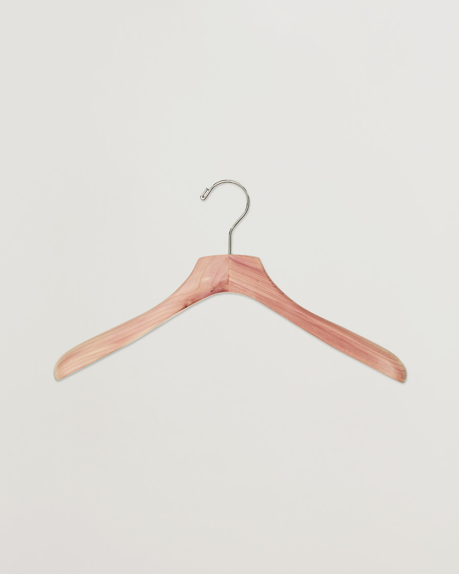 Herr | Care with Carl Cedar Wood Jacket Hanger | Care with Carl | Cedar Wood Jacket Hanger