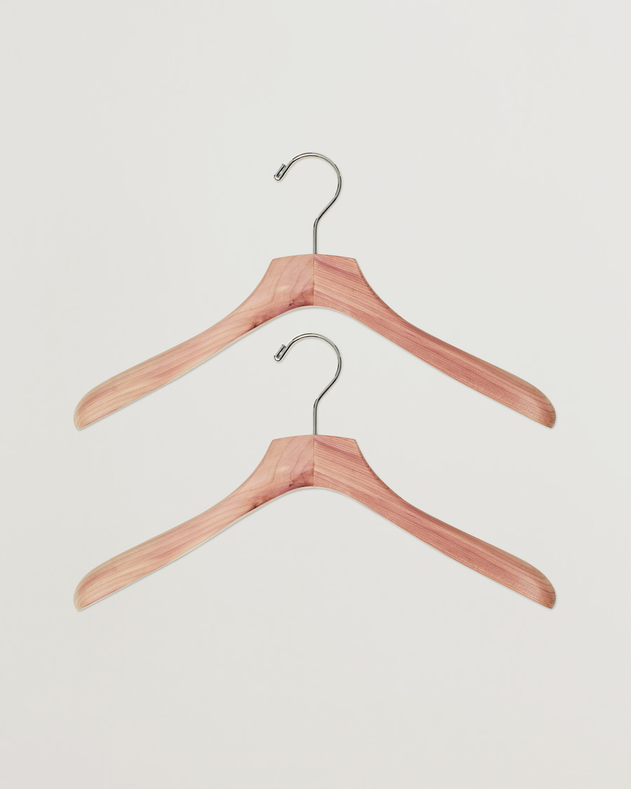 Herr | Care with Carl 2-Pack Cedar Wood Jacket Hanger | Care with Carl | 2-Pack Cedar Wood Jacket Hanger