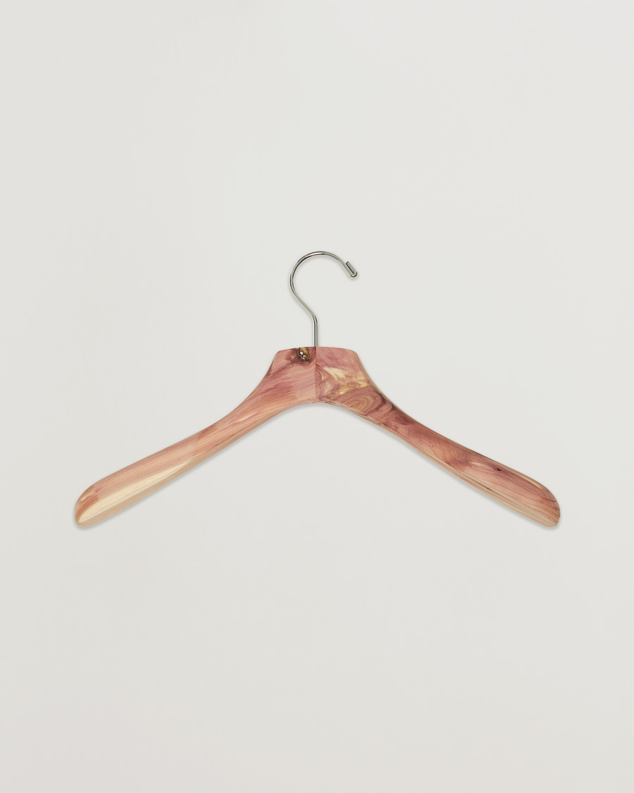 Herr | Care with Carl 2-Pack Cedar Wood Jacket Hanger | Care with Carl | 2-Pack Cedar Wood Jacket Hanger