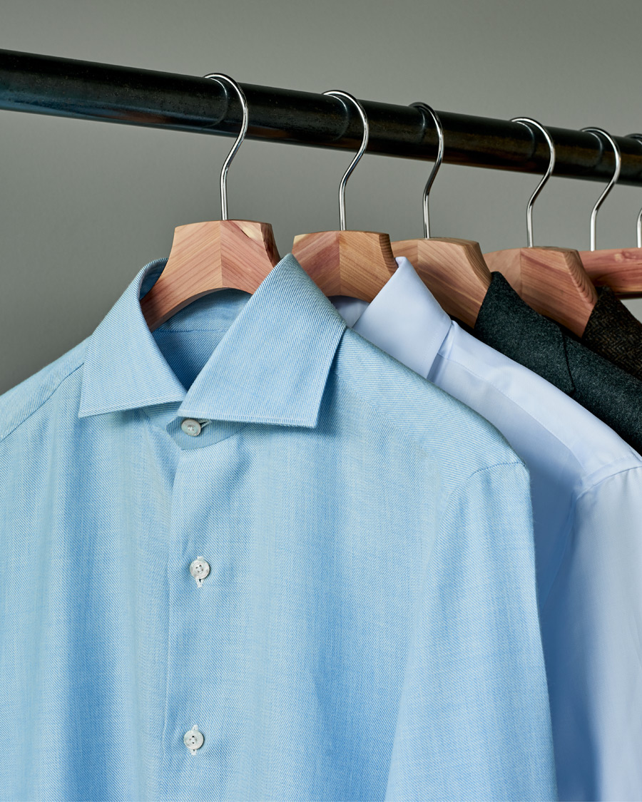 Herr | Care with Carl 2-Pack Cedar Wood Shirt Hanger | Care with Carl | 2-Pack Cedar Wood Shirt Hanger