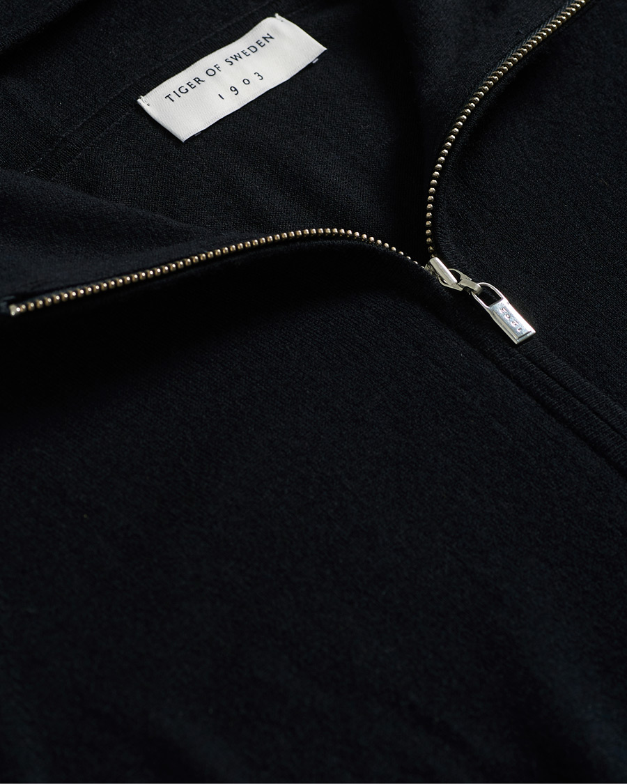 Herr | Tröjor | Tiger of Sweden | Navette Knitted Merino Sweater Dark Navy