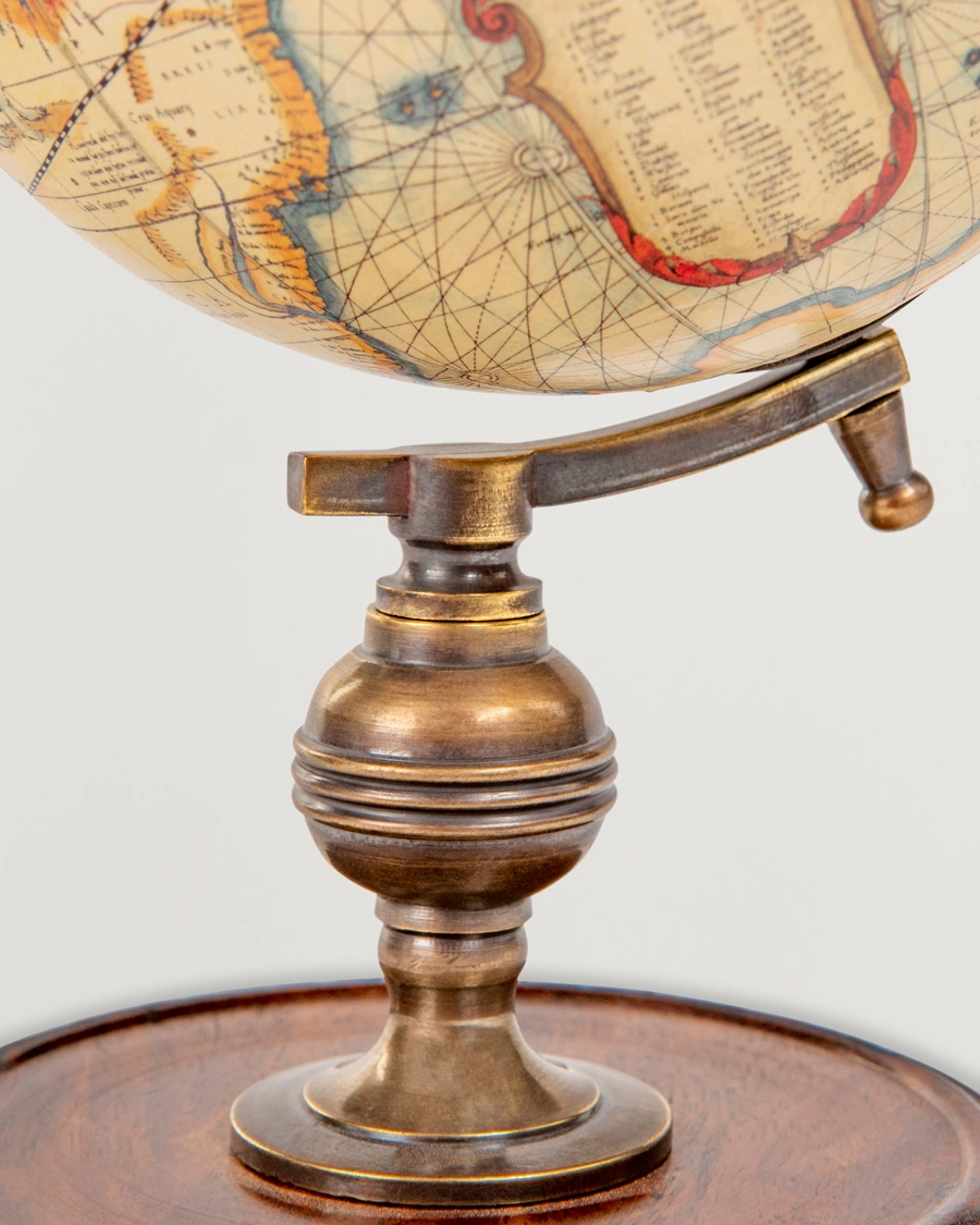 Herr | Dekoration | Authentic Models | Student Globe