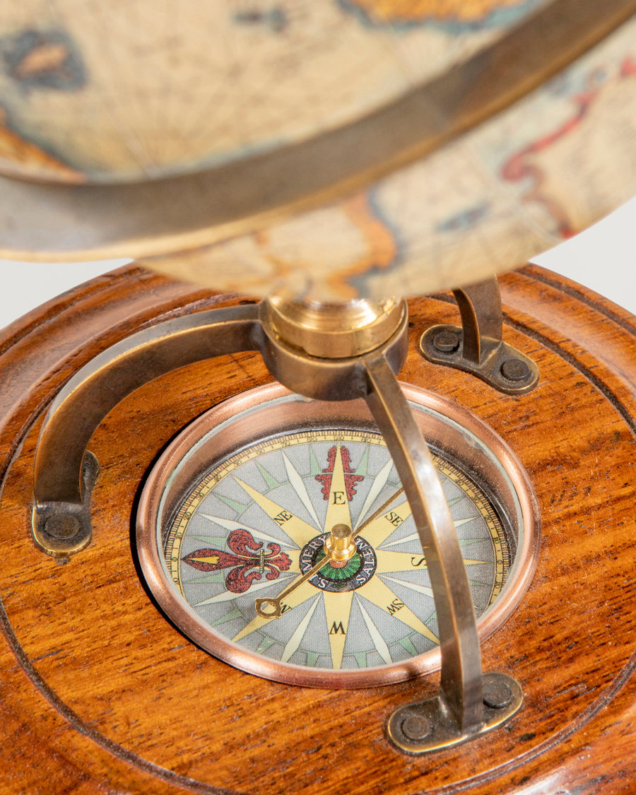 Herr | Julklappstips | Authentic Models | Terrestrial Globe With Compass 