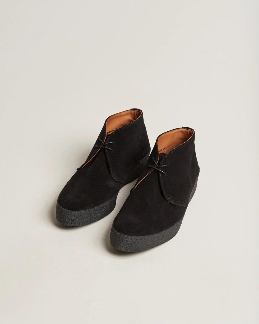 Herr | Best of British | Sanders | Joel Chukka Boot Black Suede