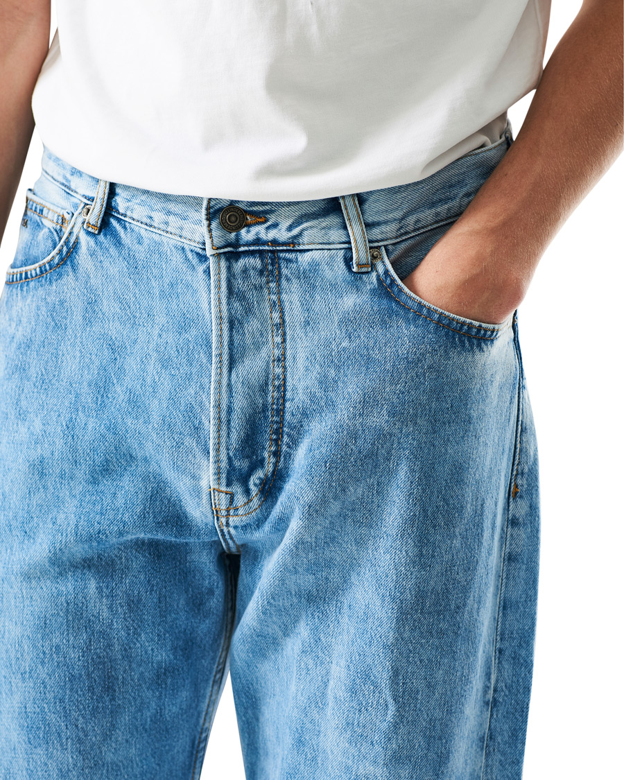 Herr | Jeans | J.Lindeberg | Johnny Light Washed Loose Jeans Light Blue