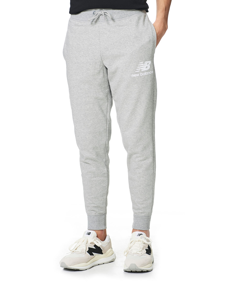 Herr | Byxor | New Balance | NB Essentials Stacked Logo Sweatpant Athletic Grey