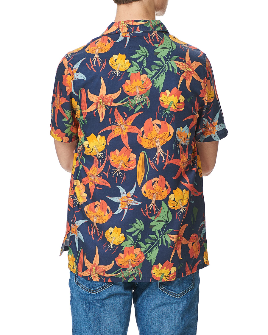 Herr | Skjortor | Nudie Jeans | Arvid Printed Lillies Short Sleeve Shirt Deep Blue