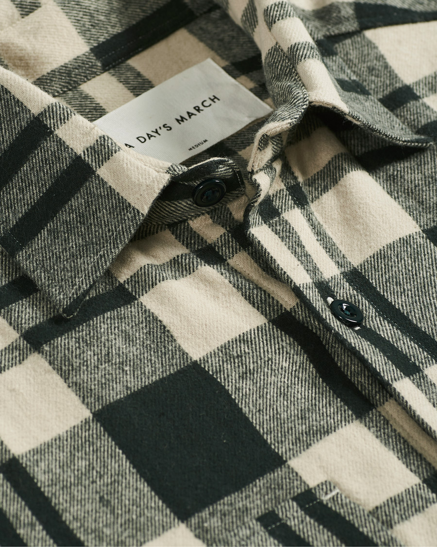 Herr | Skjortor | A Day's March | Cardiff Checked Flannel Shirt Off White/Seaweed