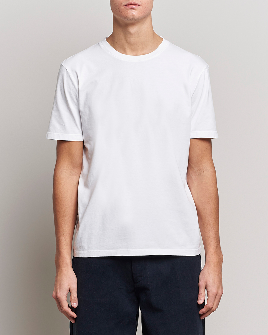 Herr | Under 500 | A Day's March | Classic Fit Tee White