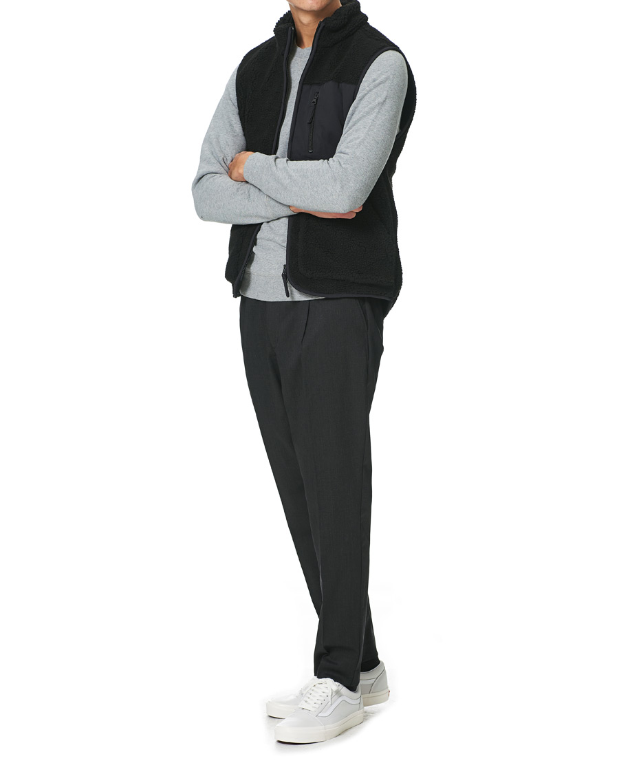 Herr | Tröjor | A Day's March | Arvån Recycled Fleece Vest Black