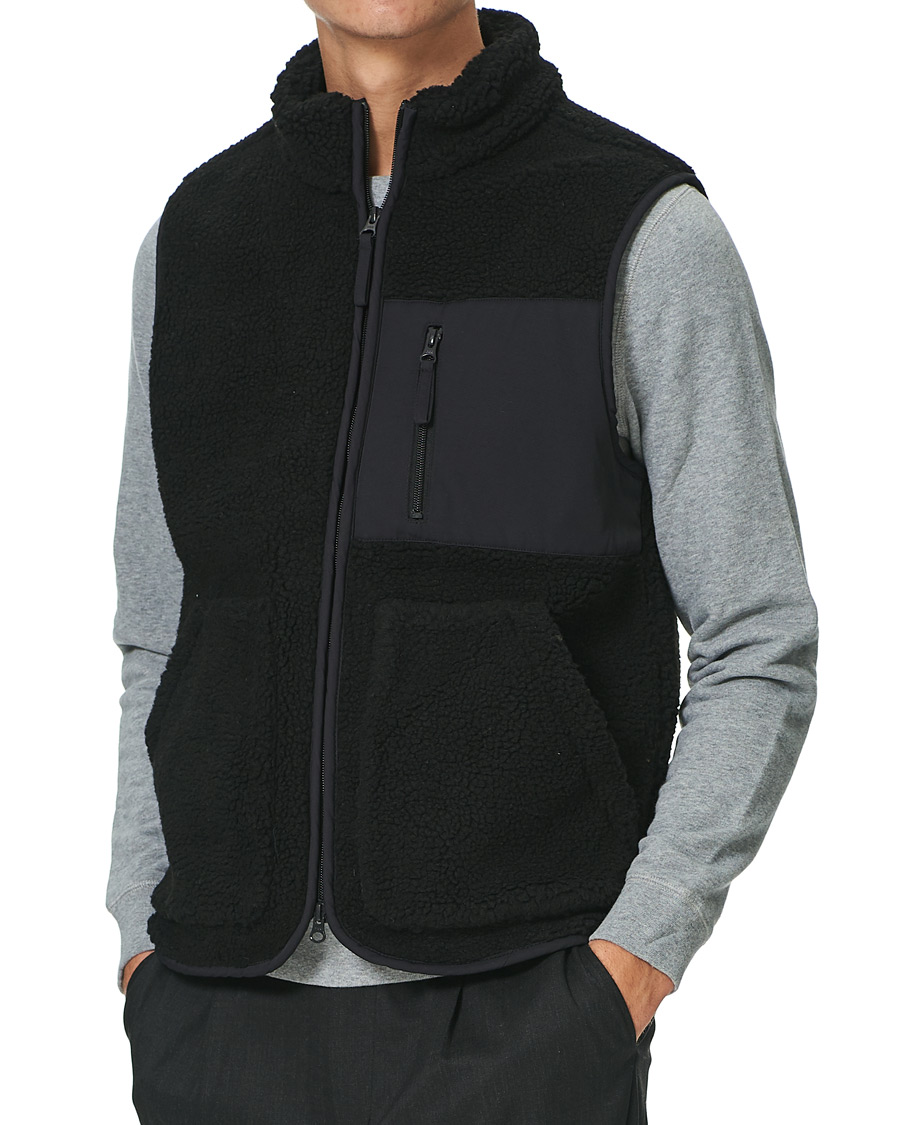 Herr | Tröjor | A Day's March | Arvån Recycled Fleece Vest Black