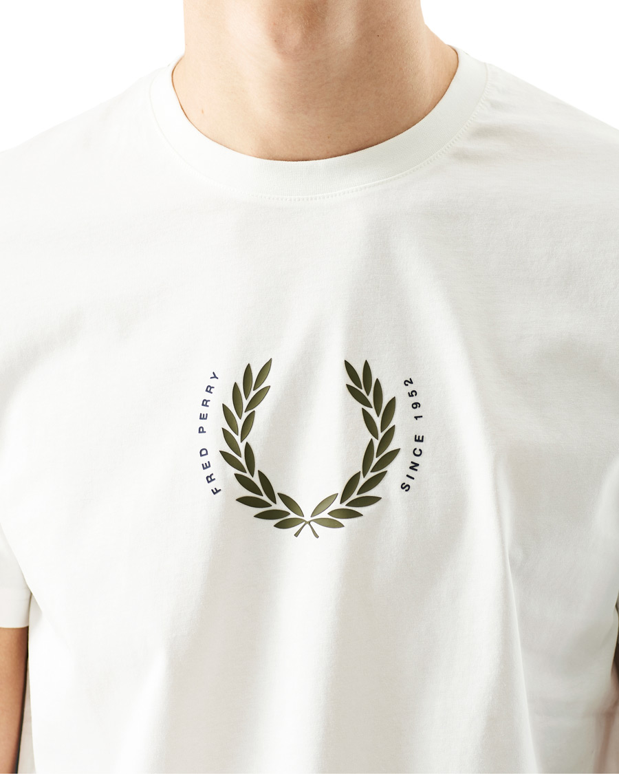 Herr | T-Shirts | Fred Perry | Laurel Wreath Tee Snow White
