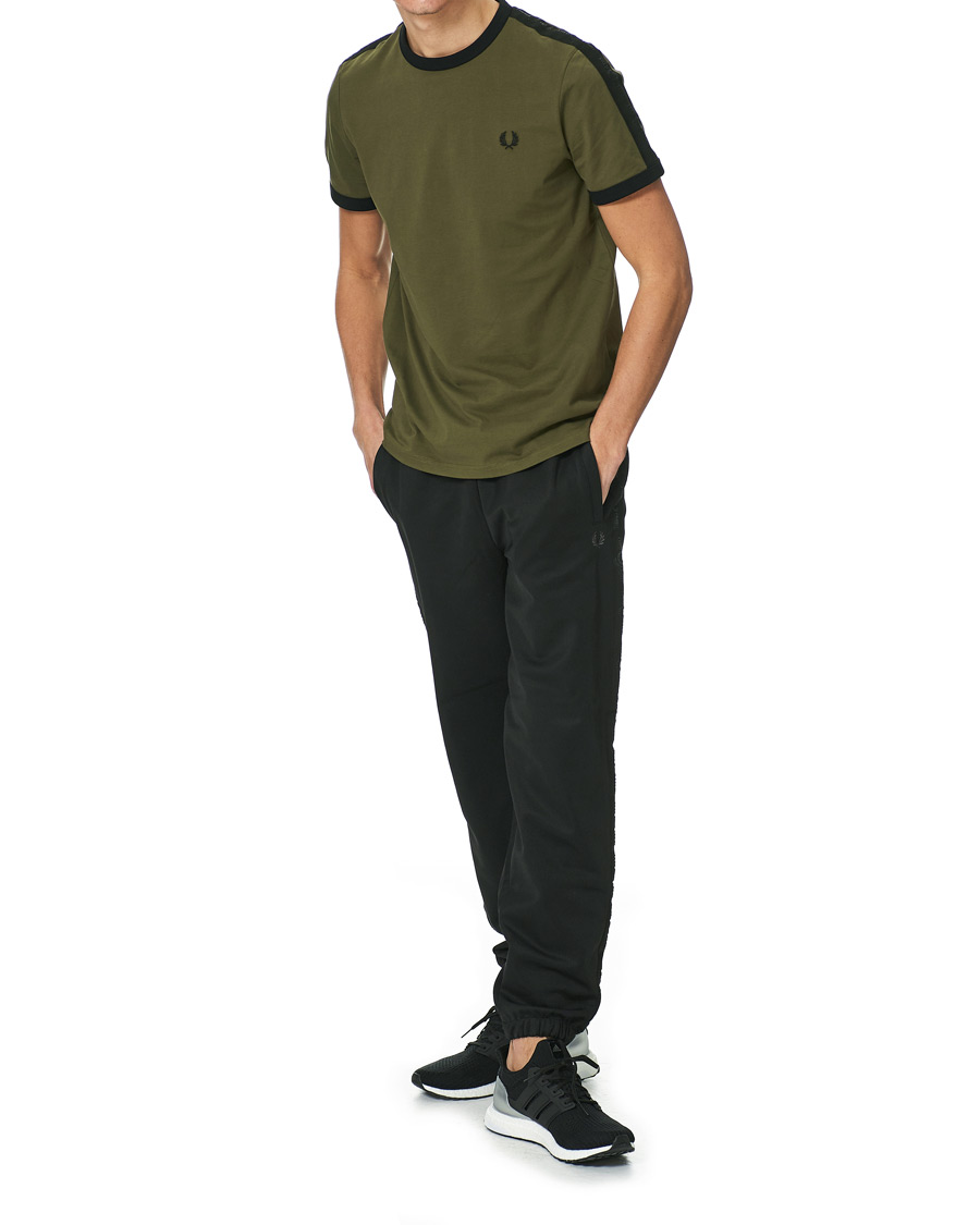Herr | T-Shirts | Fred Perry | Tonal Tape Ringer T-shirt Military Green