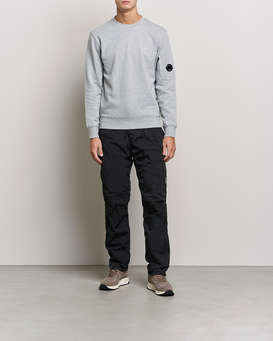 Herr |  | C.P. Company | Diagonal Raised Fleece Lens Sweatshirt Grey Mel