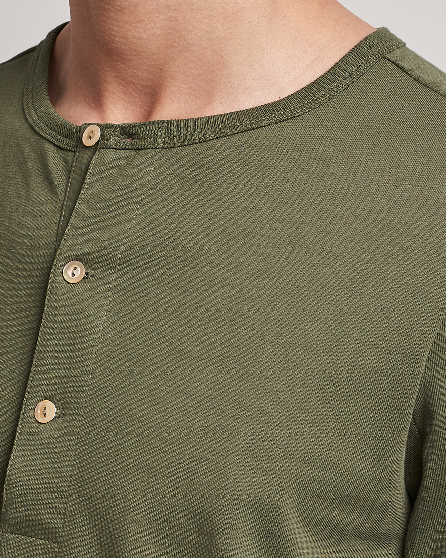 Herr | T-Shirts | Merz b. Schwanen | Classic Organic Cotton Henley Sweater Army