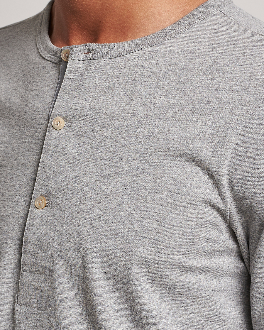Herr | T-Shirts | Merz b. Schwanen | Classic Organic Cotton Henley Sweater Grey Mel